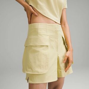 Lululemon Relaxed-Fit Super-High-Rise Cargo Short 4" Finch Yellow Size 8
